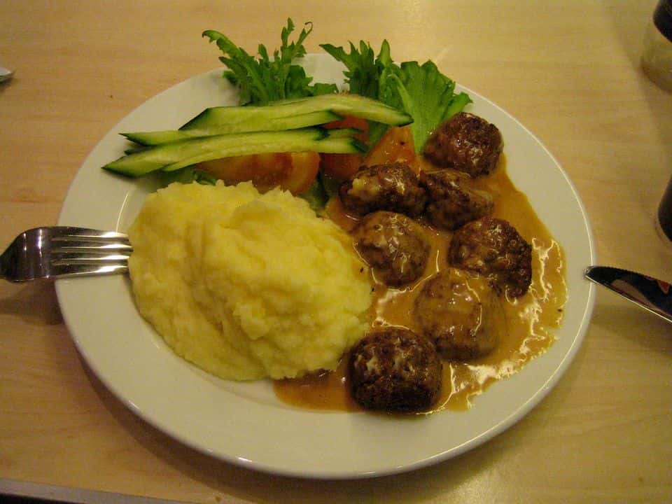 Chiftele de soia texturată marinate, cu piure de cartofi, gata de servit