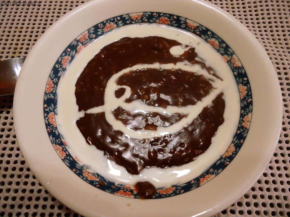 Terci de amarant cu cacao, pere și semințe de cânepă, gata de servit