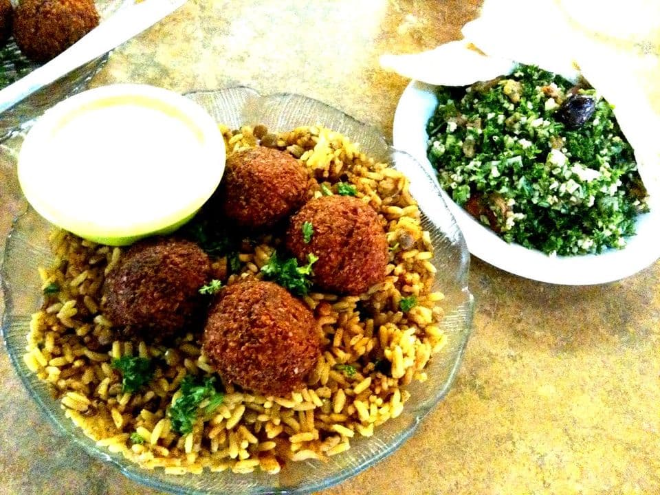 Bol cu falafel la cuptor, quinoa și sos de tahini