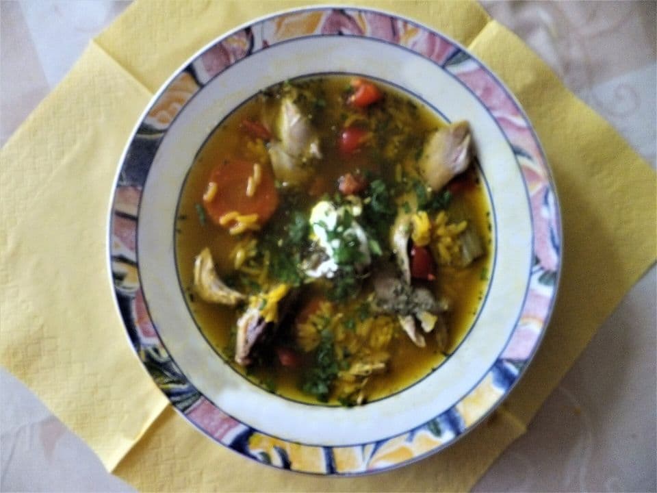 Ciorbă ardelenească de fasole verde cu pui și tarhon