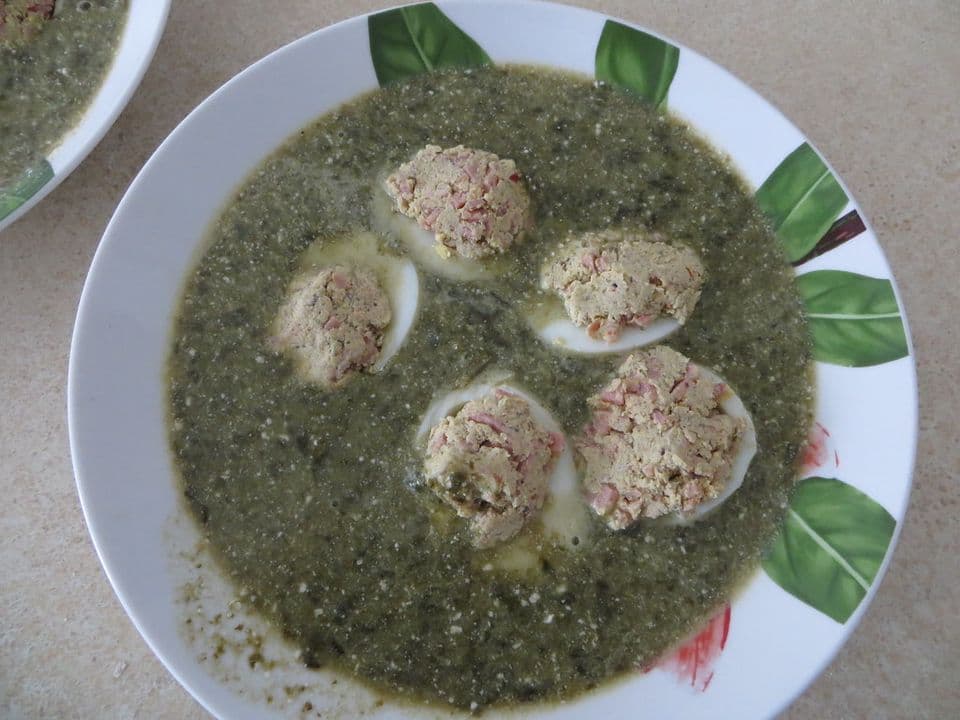Ciorbă de ștevie cu orez, ou și iaurt