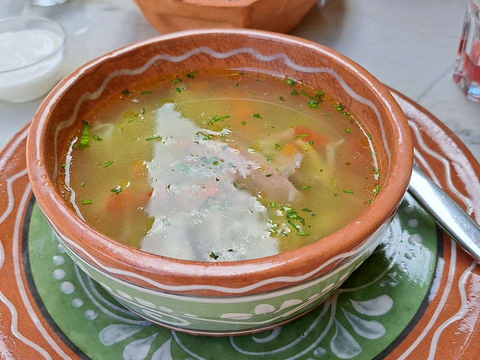 Ciorbă țărănească de porc cu legume, acrită cu borș
