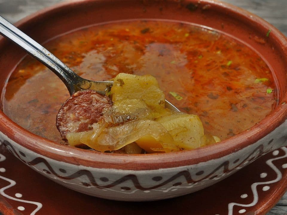 Ciorbă de varză murată cu pulpă de curcan