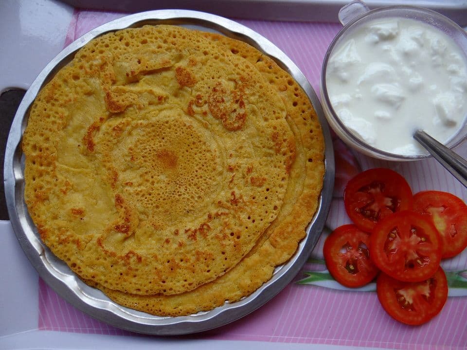 Omletă vegană din făină de năut cu ardei și spanac