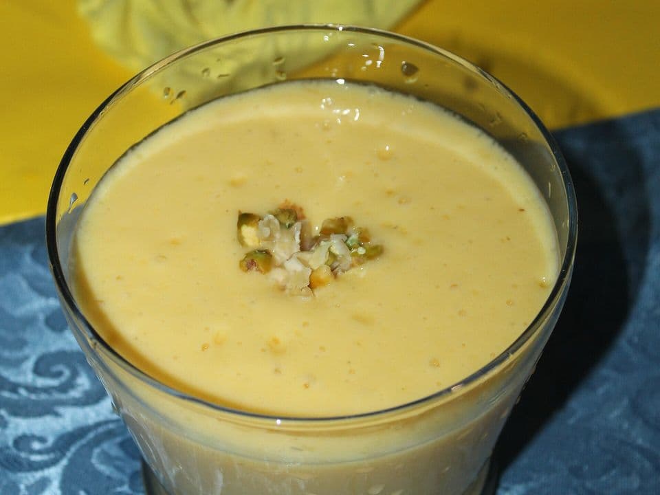 Smoothie cu skyr, pară și ghimbir