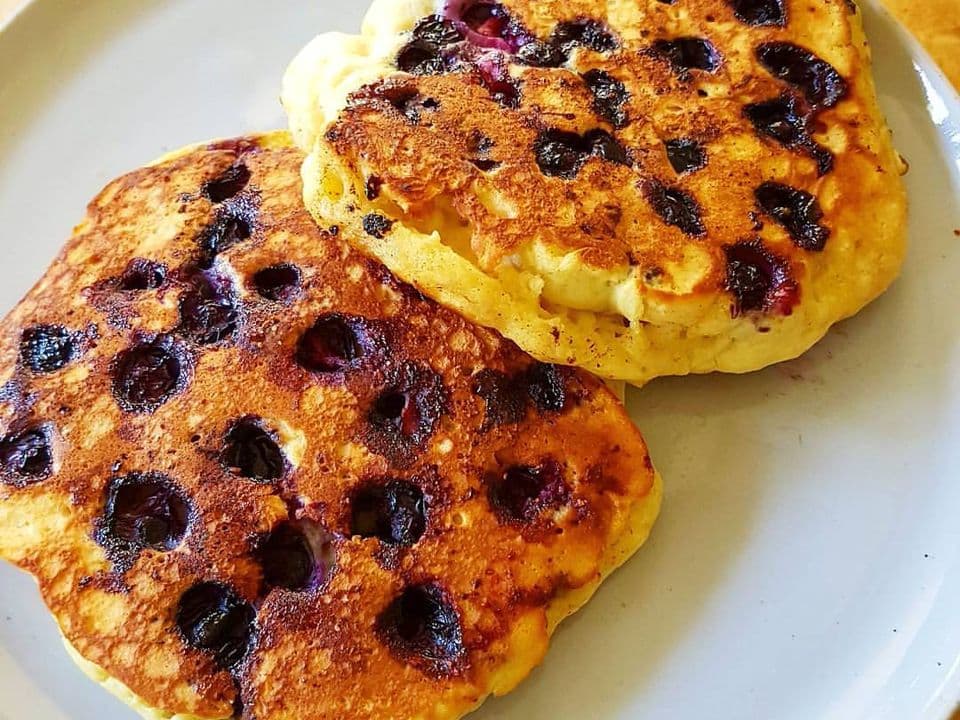 Pancakes cu cottage cheese și afine