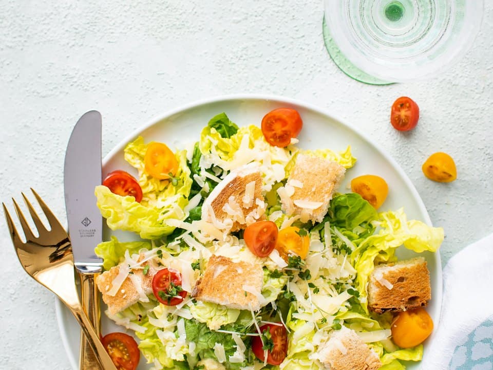 Salată Caesar light cu pui