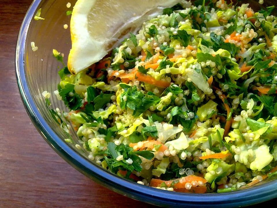 Tabbouleh cu quinoa, pătrunjel și mentă