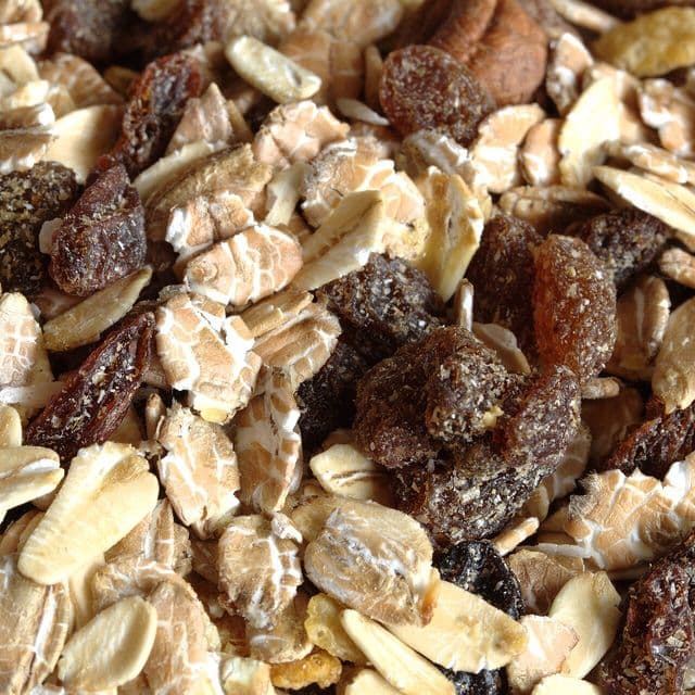 Musli fără zahăr adăugat (cu fructe și nuci)