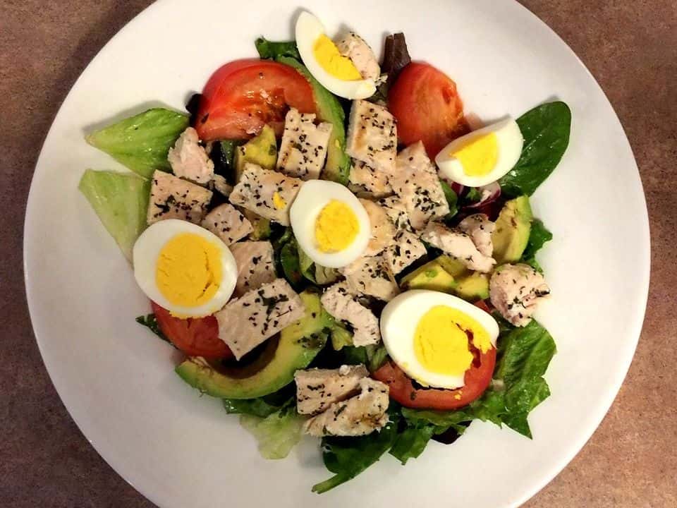 Salată Chef cu curcan, șuncă, ou și emmental, gata de servit